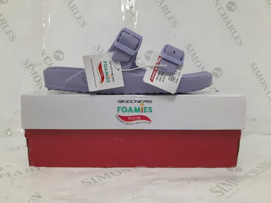 BOXED PAIR OF SKECHERS ARCH FIT FOAMIES SLIDE SANDALS IN LAVENDER SIZE 7