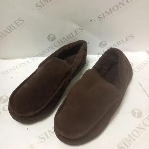 BROWN FURRY SLIPPERS SIZE SMALL