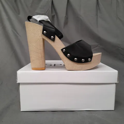 BOXED PAIR OF SPOT ON OPEN TOE HIGH BLOCK HEEL SANDALS IN BLACK SIZE 4