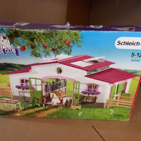 BOXED SCHLEICH HOSE CLUB SET - 42344