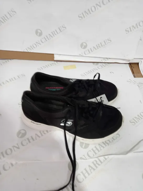 SKECHERS D'LUX BLACK TRAINER - SIZE UK 5.5