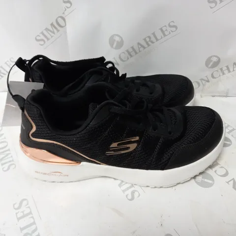 PAIR OF SKECHERS BLACK AND GOLD SKECH-AIR DYNAMIGHT TRAINERS SIZE 5