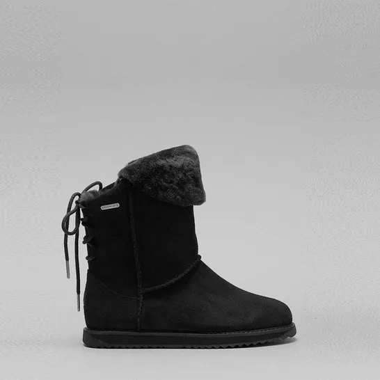 BOXED PAIR OF EMU AUSTRALIA BIRDWOOD WATERPROOF SHEEPSKIN BOOTS - BLACK, SIZE 7