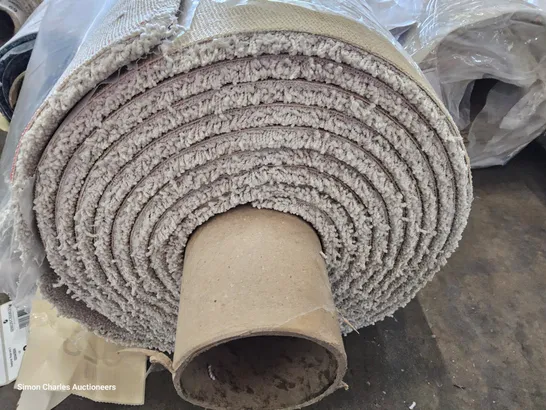 ROLL OF QUALITY ULTIMATE IMPRESSIONS SILKEN CARPET APPROXIMATELY 5M × 6.7M