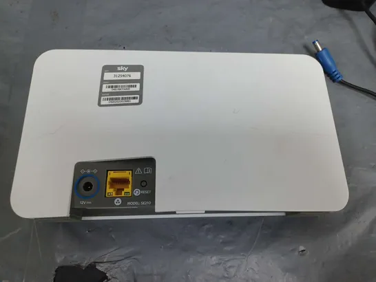 SKY BROADBAND HUB WITH POWER SUPPLY MODEL NUMBER SE210