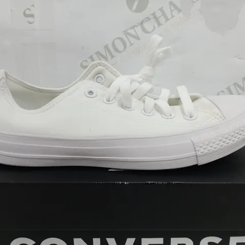 BOXED PAIR OF CONVERSE UNISEX WHITE MONOCHROME BLANK TRAINERS - UK 5.5
