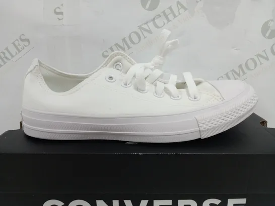 BOXED PAIR OF CONVERSE UNISEX WHITE MONOCHROME BLANK TRAINERS - UK 5.5