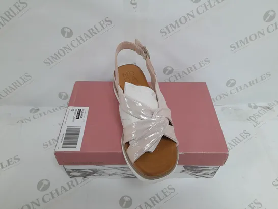 BOXED PAIR OF MODA IN PELLE OLANNA SANDALS IN ROSE GOLD METALLIC SIZE 6 