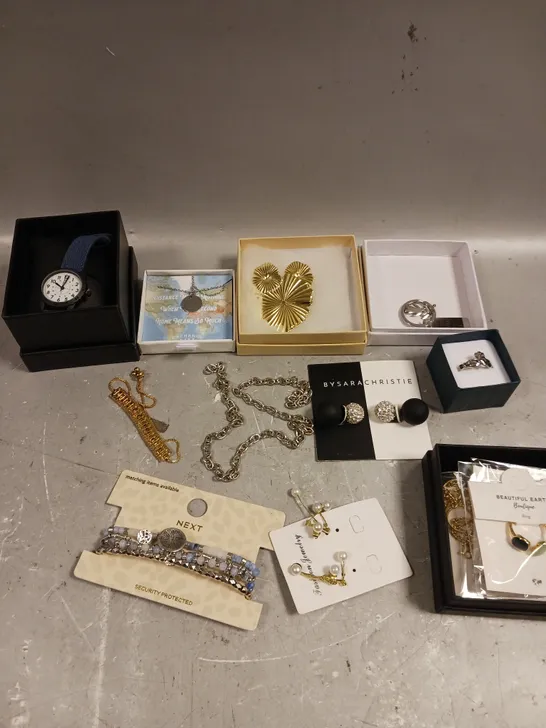 APPROXIMATELY 25 ASSORTED JEWELLERY PRODUCTS TO INCLUDE EARRINGS, WATCHES, BRACELETS ETC 