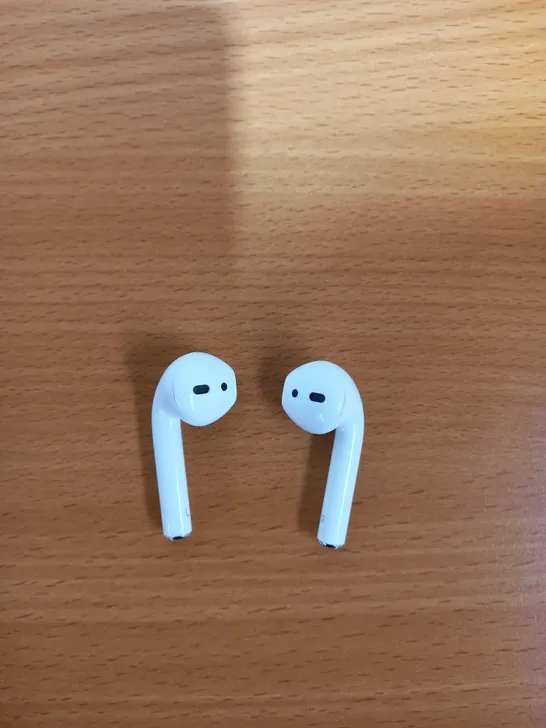 APPLE AIRPODS