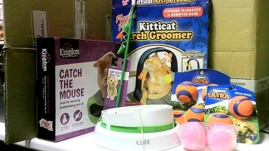 ASSORTMENT OF PET ITEMS TO INCLUDE BALLS, KITTICAT GROOMER AND A PLAY TOY
