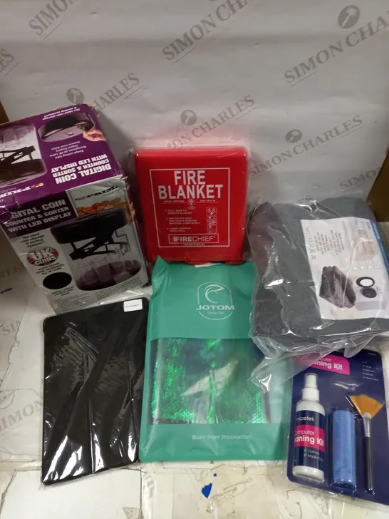 BOX OF APPROXIMATELY 10 ASSORTED HOUSEHOLD ITEMS TO INCLUDE FIRE BLANKET, PILLOW COVERS, COMPUTER CLEANING KIT ETC