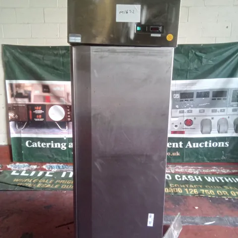 COMMERCIAL SINGLE FREESTANDING FRIDGE 