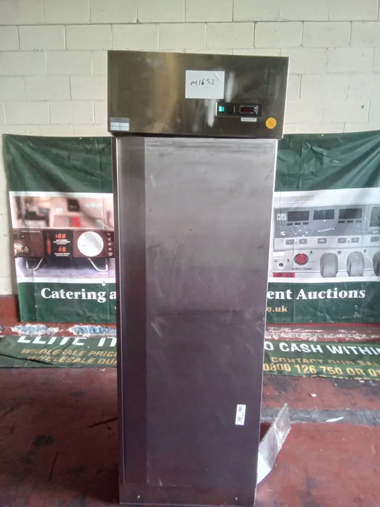 COMMERCIAL SINGLE FREESTANDING FRIDGE 