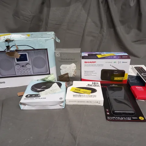 BOX OF APPROX 30 ASSORTED ELECTRICAL ITEMS TOO INCLUDE EARPHONES, RADIO AND REMOTES