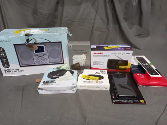 BOX OF APPROX 30 ASSORTED ELECTRICAL ITEMS TOO INCLUDE EARPHONES, RADIO AND REMOTES