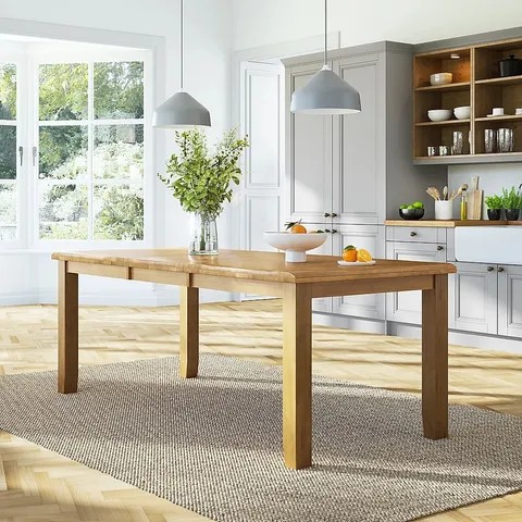 BOXED HIGHBURY OAK 150-200CM EXTENDING DINING TABLE (2 BOXES)