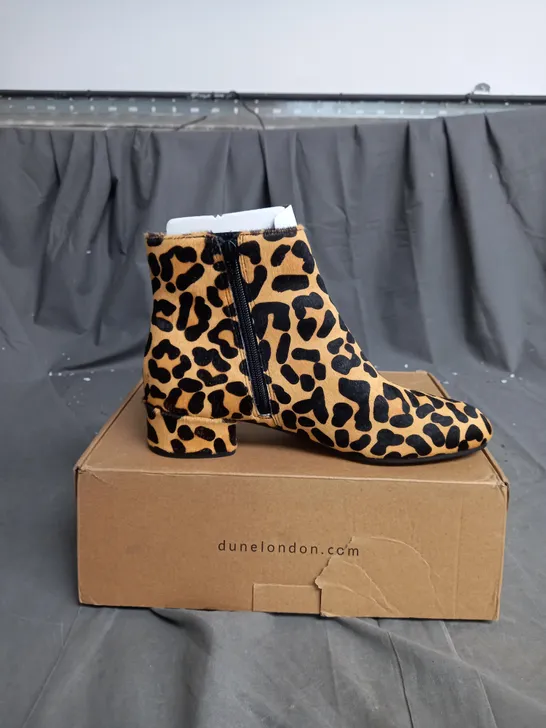 BOXED PAIR OF DUNE LONDON PIPPIE LEOPARD ANKLE BOOTS SIZE 8