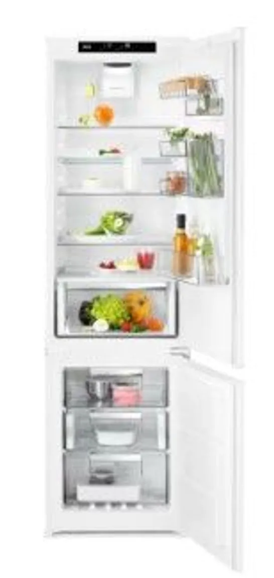 AEG INTEGRATED 70/30 FRIDGE FREEZER 207/60L Model SCE819E5TS RRP £975