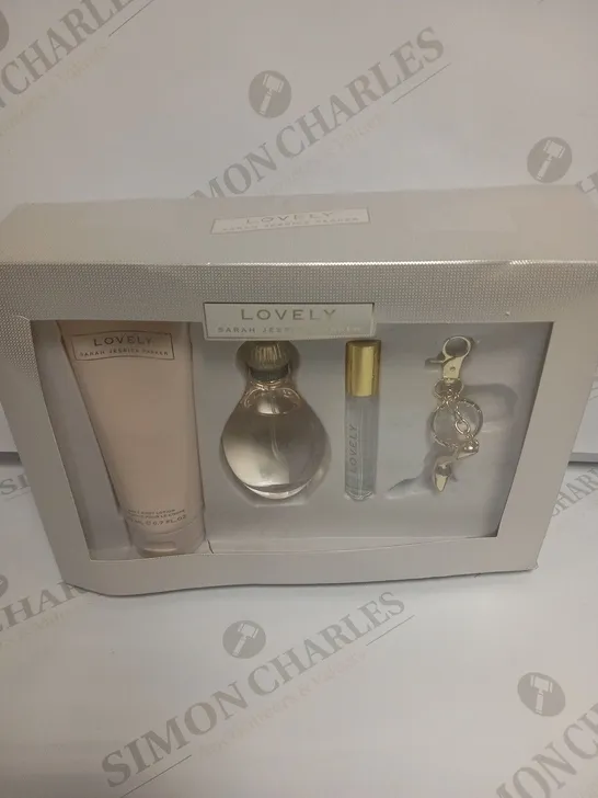 BOXED SARAH JESSICA PARKER LOVELY EAU DE PARFUM GIFT SET