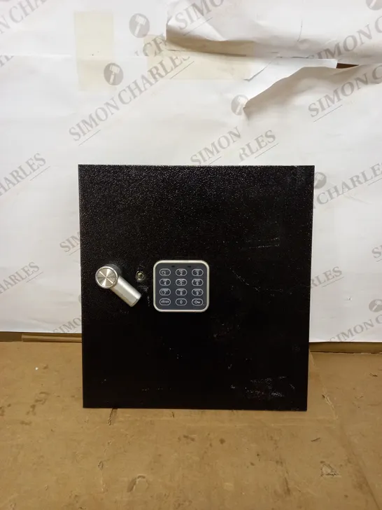 YALE ELECTRONIC SAFE DOOR FOR STORAGE WITH KEYPAD