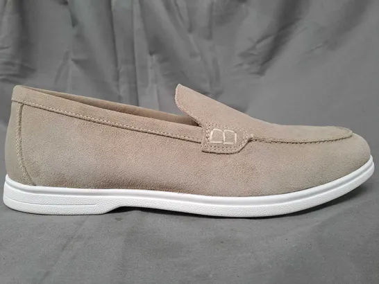 BOXED PAIR OF MOSS SLIP-ON SHOES IN STONE UK SIZE 8