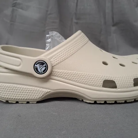 PAIR OF CROCS CLOGS IN BEIGE SIZE M4/W6