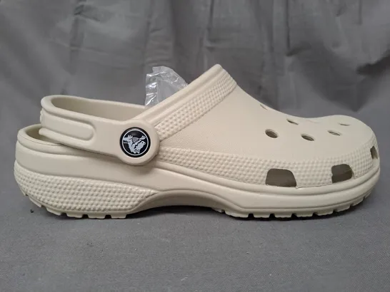 PAIR OF CROCS CLOGS IN BEIGE SIZE M4/W6