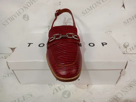 BOXED PAIR OF TOPSHOP LISBON SLIP ON SHOES IN RUST COLOUR WITH CHAIN UK SIZE 5