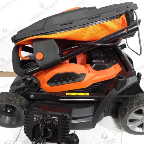 BOXED YARD FORCE 32CM LAWNMOWER AND TRIMMER