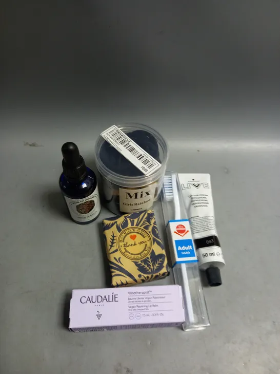 BOX OF APPROXIMATELY 20 COSMETIC ITEMS TO INCLUDE - CAUDLIE LIP BALM - DENTAL CARE - ETC 