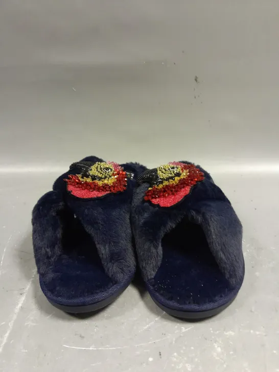 PAIR OF LAINES LONDON FLUFFY SLIPPERS - L