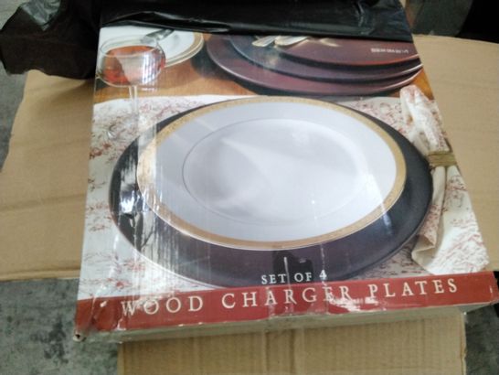 4 BOXED HOME AND GARDEN TABLEWARE SET OF FOUR WOOD CHARGER PLATES