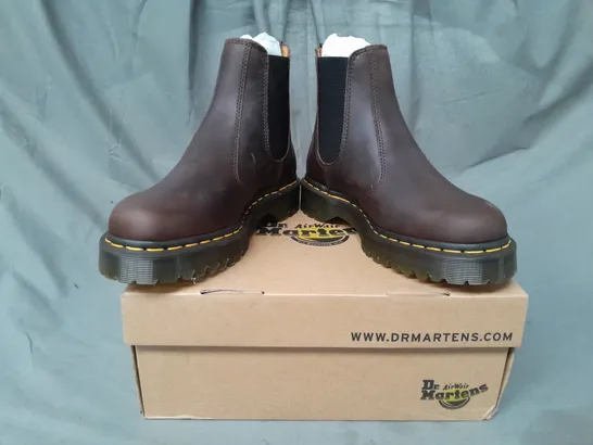 BOXED PAIR OF DR MARTENS 2976 BEX ANKLE BOOTS IN DARK BROWN UK SIZE 6