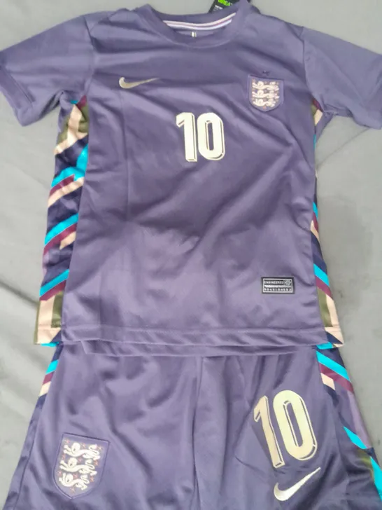 NIKE KID'S ENGLAND KIT WILSON 10 - SIZE 24