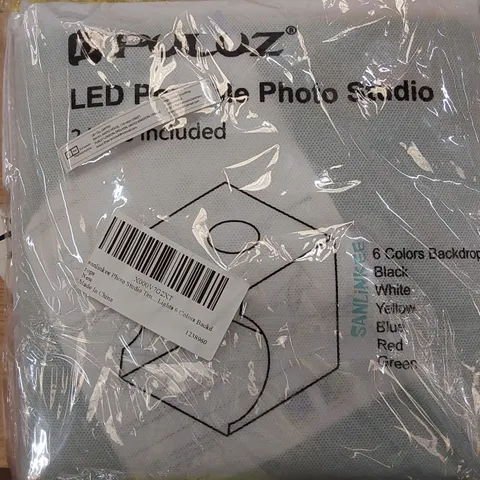BOX OF APPROXIMATELY 7 PULUZ LED PORTABLE PHOTO STUDIOS (1 BOX)