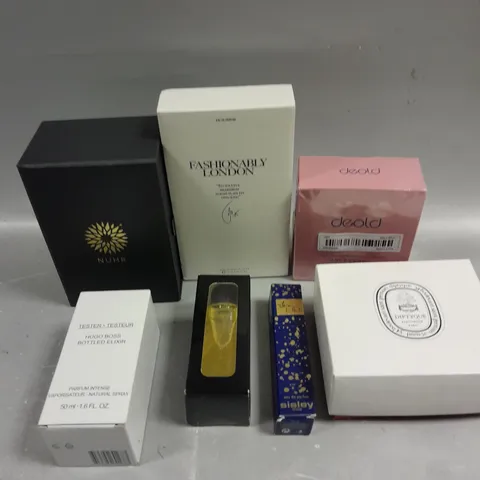 APPROXIMATELY 15 ASSORTED PERFUME/AFTERSHAVE PRODUCTS TO INCLUDE DEOLD, DIPTYQUE, FASHIONABLY LONDON ETC - COLLECTION ONLY 