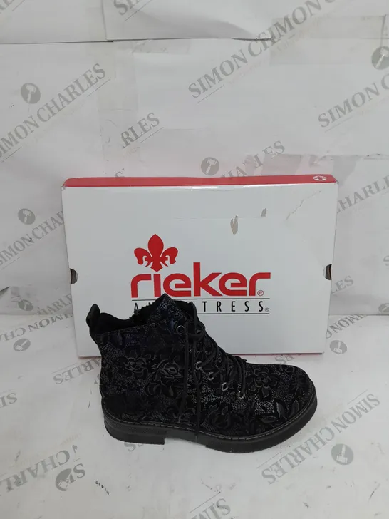 BOXED REIKER LACE UP BOOTS IN NAVY - SIZE 5