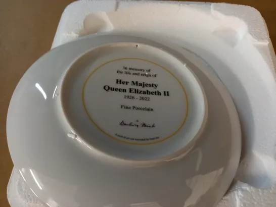 THE QUEEN ELIZABETH 2ND MEMORIAL PLATE