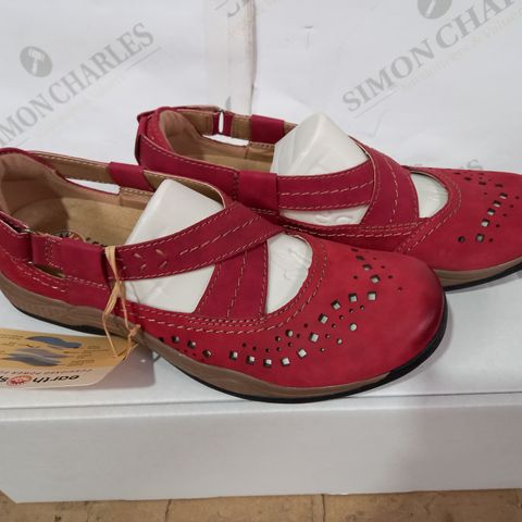 BOXED PAIR OF EARTH SPRINT LITTLETON SHOE IN RED, UK SIZE 3