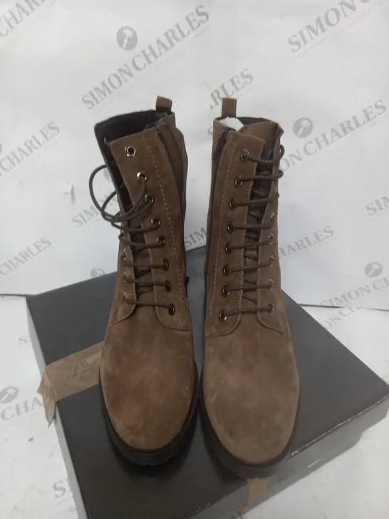 BOXED DUNE LONDON HIKINH BOOT TAUPE SIZE 6