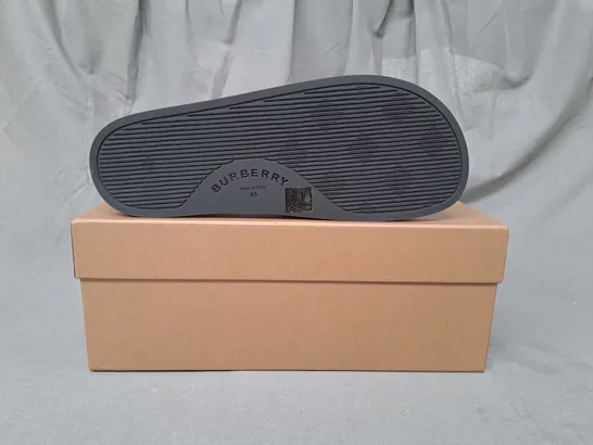 BOXED PAIR OF BURBERRY FURLEY SLIDERS UK SIZE 9