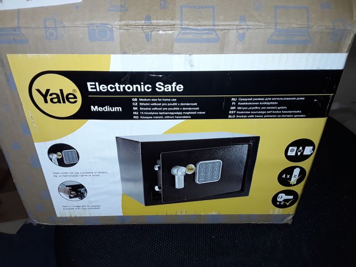 Lot 8560 YALE ELECTRONIC SAFE MEDIUM & 2 KEYS Simon Charles Auctioneers
