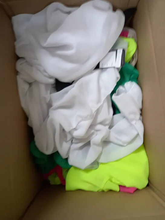 BOX OF 10 CLOTHING ITEMS INCLUDING DRESSES & TOPS ETC