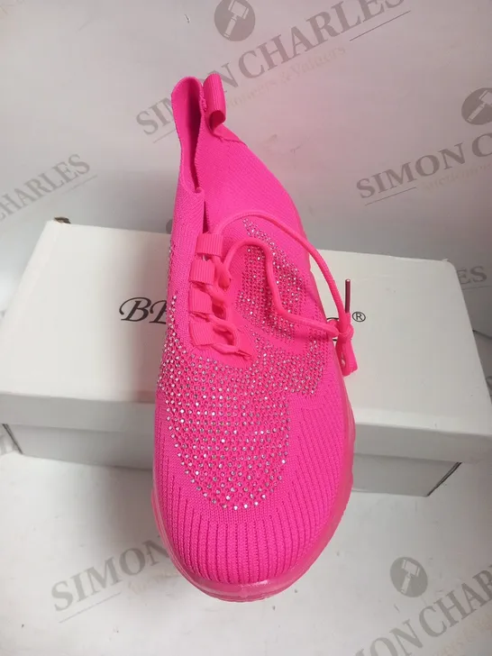 BOXED BESTELLE JYY CRYSTAL TRAINERS SIZE 7