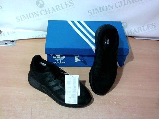 BOXED PAIR OF ADIDAS TRAINERS SIZE 5.5
