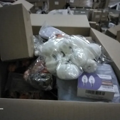 PALLET OF ASSORTED ITEMS TO INCLUDE A HALLOWEEN DECORATION SET, A PAIR OF SLIPPERS, A HALOGEN LIGHT SET AND A A FRUIT DECORATION SET