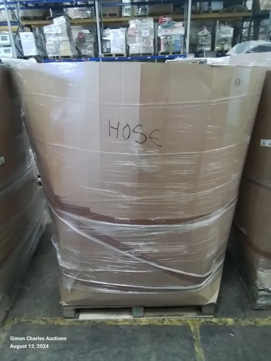 PALLET OF ASSORTED ITEMS TO INCLUDE, AN ASSORTMENT OF EXPANDABLE GARDEN HOSES IN VARIOUS SIZES.