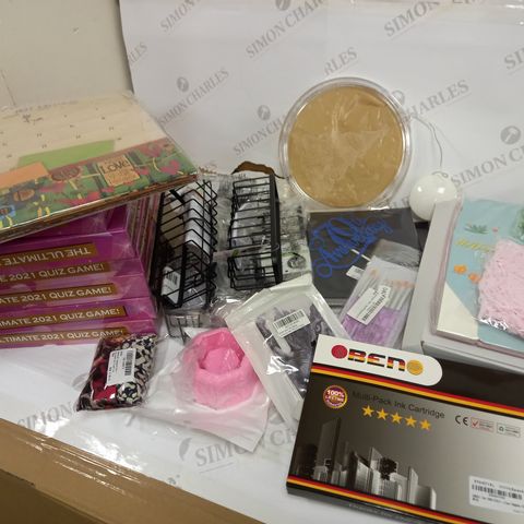BOX OF ASSORTED ITEMS TO INCLUDE DECORATIVE LED LIGHT, 6X SUCTION SINK CENTRE BLACK, 2022 NOTEBOOK CALENDAR, HAIR SCRUNCHIES, PHONE CASE, NAIL PAINTING BRUSHES, 6X 2021 BIG FAT QUIZ BOARD GAME, 4X 14T