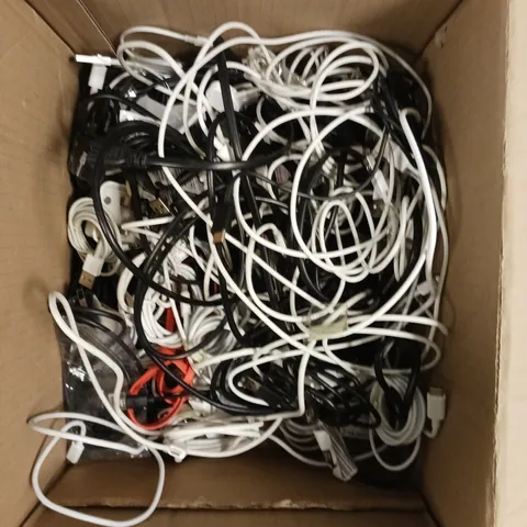 BOX OF ASSORTED CHARGING CABLES & USB PLUGS TO INCLUDE USB C, LIGHTNING, APPLE WATCH ETC 